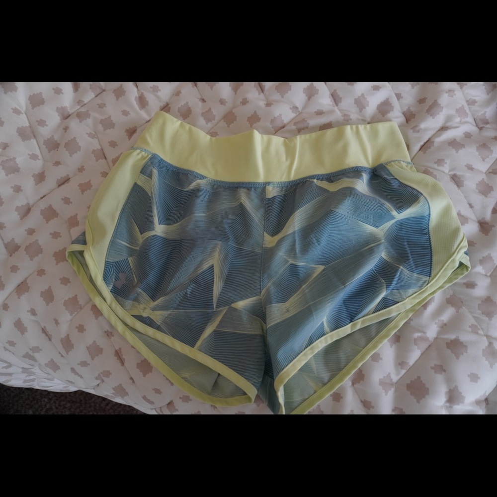Under Armour Women’s Small Running Shorts